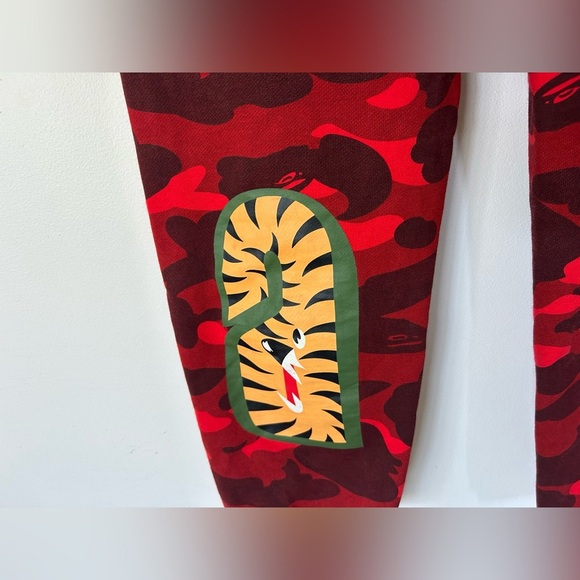 BAPE (A BATHING APE) Red Camo Sweatpants Medium - Picture 8 of 13